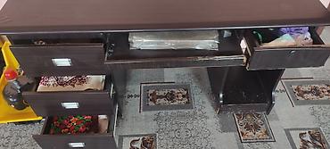 Офисные столы: Продаются: 3 шт.раскладные столы.по 3200 сом, офисныйный стол 2500 — 5