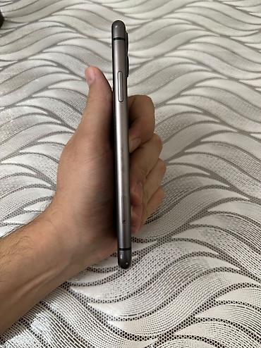 iphone 8 plus 2 ci el: IPhone 11, 64 GB, Qara, Simsiz şarj, Face ID — 6