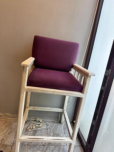 taxt 2ci əl: Taxta hündür oturacaq (bar/kafe stulu) satılır. Möhkəm və keyfiyyətli — 2