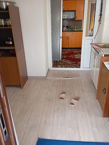 Продажа коттеджей и домов: Продаётся дом в Кара Балте. Барачного типа с закрытым двором.Адрес — 4