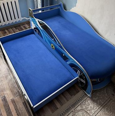 bunk bed: Детская двухместная кровать-машина с выкатным вторым спальным местом — 1