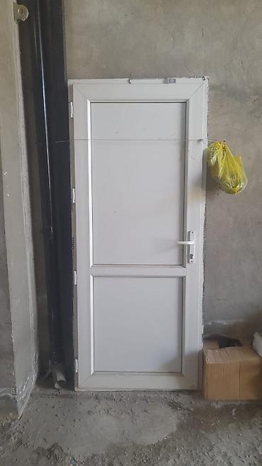Qapılar və aksessuarlar: PVC qapı – ağ rəng, klassik düz panelli dizayn.hün 2.10sm. en 90 sm - — 1