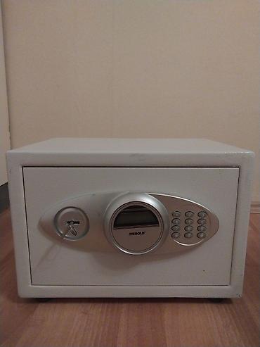 Diebold elektron rəqəmsal seyf - Rəng: açıq boz, polad korpus - Ön