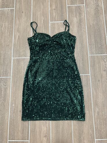 Dresses: M (EU 38), color - Green, Cocktail, With the straps