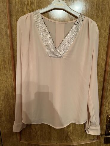 Futbolka və maykalar: Pencək və koftalar 36 (S) razmer. Təzə kimidir, Hər biri 5 azn. Ünvan — 3