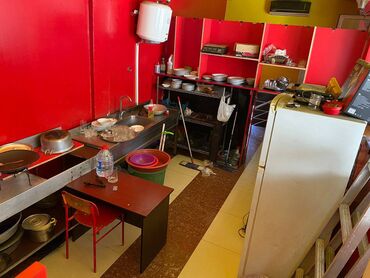 Mağazalar: Nərimanov metrosunun yaxınlığında yerləşən ümumi sahəsi 20 kv,m — 3