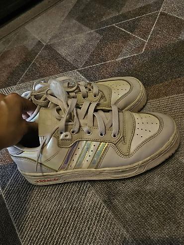 on cloud: Кроссовки Adidas (модель в стиле ретро/теннис). - Материал — 1
