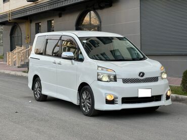 автомобиль тойота сиенна: Toyota Voxy: 2011 г., 2 л, Вариатор, Бензин, Минивэн