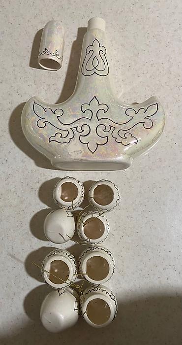 Другие предметы коллекционирования: Продам керамический набор: графин (штоф) с 8 стопками — 8