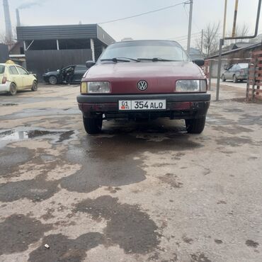 кадамжай машина: Volkswagen Passat: 1991 г., 1.8 л, Механика, Бензин, Седан