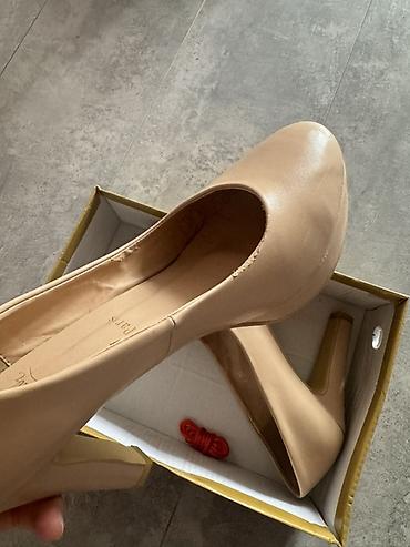 лабутены цена мужские: Туфли, 38, 38.5, 39, Christian Louboutin, Б/у, цвет - Бежевый, Самовывоз — 4