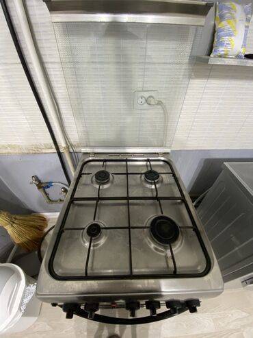 экономичные газовые котлы: Газовая плита Indesit, полноразмерная, с духовкой. Основные