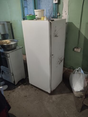 бытовой холодильник: Холодильник требуется ремонт