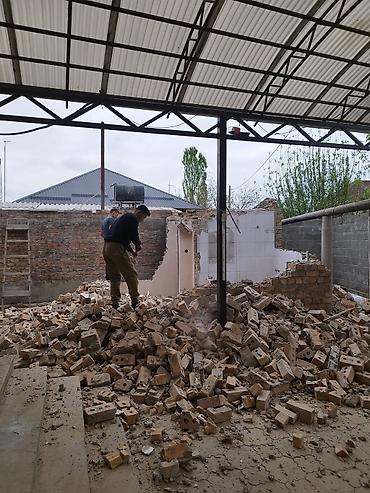 Демонтажные работы: Снос стен, Разбор полов, Снятие потолков | Гипсокартонная стена, Снос перегородки, Снятие старой штукатурки | Зачистка от старых обоев, Сбивка старой штукатурки, Снятие извести | Демонтаж ламината, Демонтаж паркета, Демонтаж линолеума | Крыша из шифера, Металлочерепичная кровля, Мягкая кровля Больше 6 лет опыта — 1