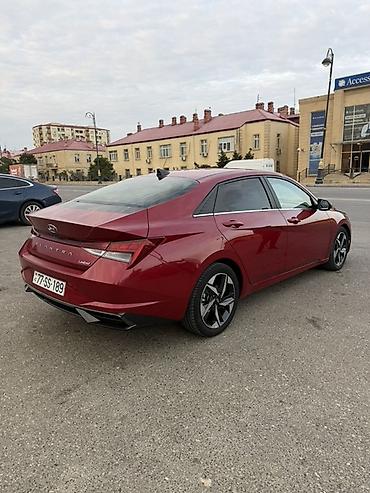 yan guzgulər s: Hyundai Elantra Limited – qırmızı sedan Texniki və dizayn: - Korpus — 3