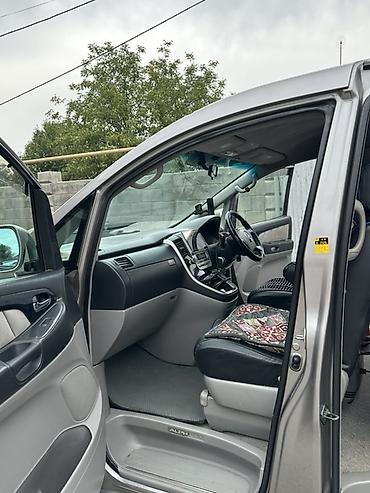 ниже: Toyota Alphard: 2005 г., 3 л, Автомат, Бензин, Минивэн — 4