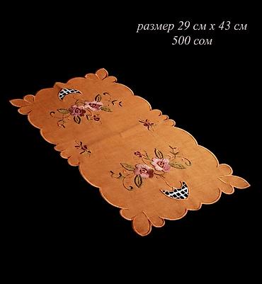чехол на стол: Элегантная прямоугольная салфетка (раннер) на стол. Изделие украшено — 1