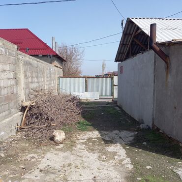 Сельхоз предприятия: Продаётся сарай 10 соток есть все условия ра. Сокулук село Романовка