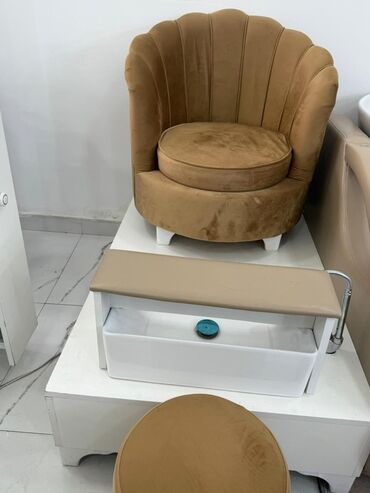 Salon, tibbi mebel dəsti: 3lu sac makiyaj mebeli-350 azn Kreslo 4 eded koja-ededi 150 azn — 5