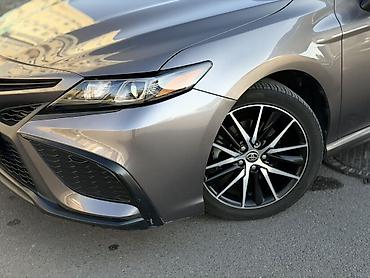 Toyota: Toyota Camry: 2021 г., 2.5 л, Автомат, Бензин, Седан — 2