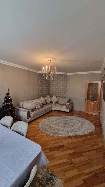 Uzunmüddətli kirayə mənzillər: 3 otaqlı, işıqlı və geniş mənzil. Xüsusiyyətlər: - Zövqlü qonaq — 7