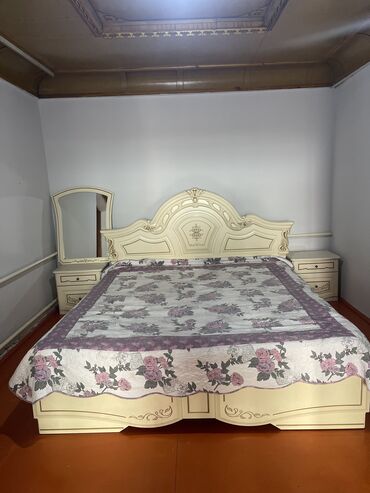 спальни матрас: Спальный гарнитур, Двуспальная кровать, Шкаф, Комод, цвет - Белый, Б/у