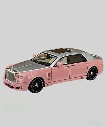 svecani kombinezon: Rolls royce phantom rozi metalni sa svetlećim farovima. rolls royce — 1