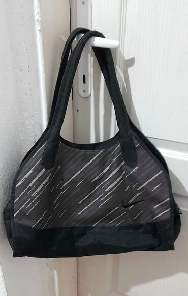 Torbe: T A Š N E 👜 👝 👝 Veliki izbor tasni od manjih do velikih Nike velika — 13