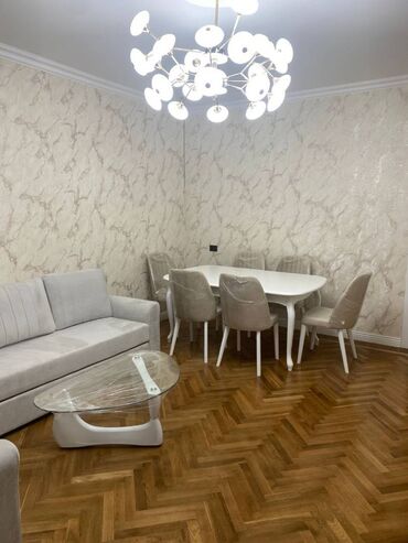 Uzunmüddətli kirayə mənzillər: Sahil metrosuna yaxın, köhnə tikili, 5 mərtəbəli binanın 4-cü — 2