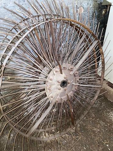 Другие тракторы: Трактор колесный, кабина с остеклением. Задний ведущий мост — 12