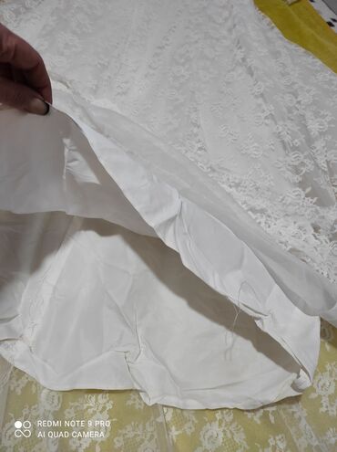 Venčanice: Vencanica mlecno bela velicina XS Duzina pozadi 2 metara, prednji deo — 12
