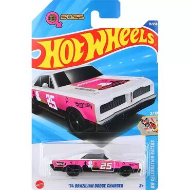 qadın üçün idman üslublu kupalniklər: Hot Wheels – HW Celebration Racers seriyasından mini avtomobil modeli