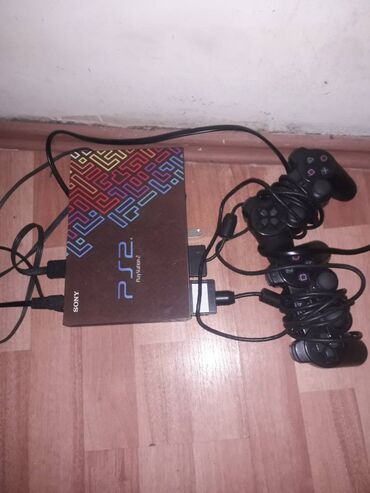 PS2 & PS1 (Sony PlayStation 2 & 1): Ideal veziyettidi.ustunde 26 oyun var yadtashinda,ustunde 64gb fleshka