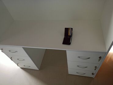stari stolovi: -Pult se izradjuje se od Univera debljine 18mm u beloj boji