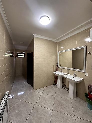 Коммерческая недвижимость: Сдаю Офис целиком: 170 м², В административном здании, С ремонтом, С высокими потолками — 3