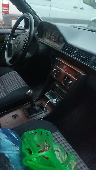 салон мерседес 124: Mercedes-Benz W124: 1994 г., 2.2 л, Механика, Седан — 6