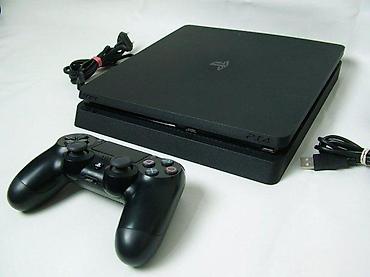 PS4 (Sony Playstation 4): U ponudi je Sony PlayStation 4.
Konzola je najnoviji SLIM model — 7