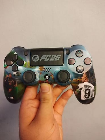 PlayStation 4 üçün Sony DualShock 4 simsiz oyun pulti – EA Sports FC25