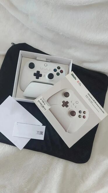 джойстик для: Обсалютно новый геймпад 8BItDo Ultra 2.4G белый 3т. за 1 геймпад В