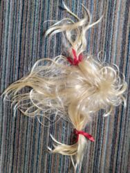 Aksesoari za kosu: Prodajem svetloplavu perikudugačkusa crvenim mašnicama . Nema — 11