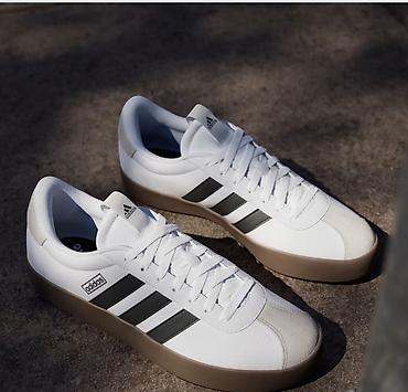 bison braon: Adidas patike – bele sa crnim prugama i gumiranim đonom u braon tonu — 4