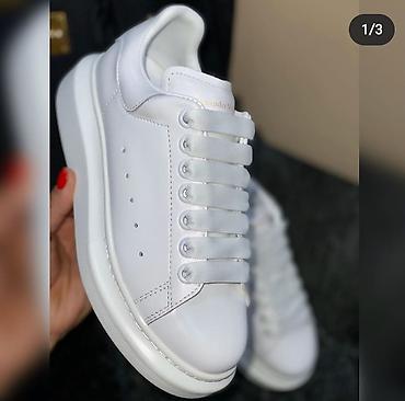 подарок подруге на день рождения в Бишкек: Кроссовки под Alexander McQueen (кожаные) покупала в Ташрабате в