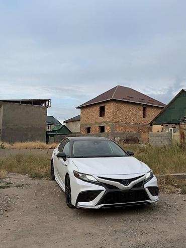 ош прадо: Toyota Camry: 2021 г., Седан — 2
