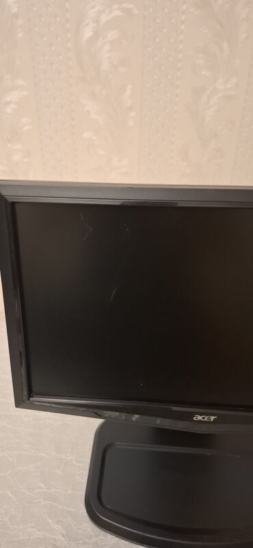 Чехлы: Monitor Acer G195HQV (18.5 likdi) Monitorda cızıqlar və ləkələr var