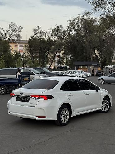 mers e210: Toyota Corolla: 2020 г., 1.8 л, Вариатор, Гибрид, Седан — 4