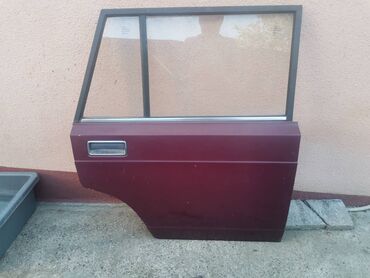 Auto delovi: Vrata zadnja desna Lada 2104 Karavan(bordo). Skinuta sa rastavljenog — 1