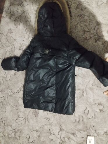 пуховик куртку: Пуховик, Короткая модель, С мехом, С капюшоном, M (EU 38)