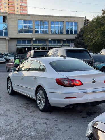 Volkswagen: Volkswagen Passat CC – ağ rəngli, zərif 4 qapılı kupe-sedan. Xarici — 15
