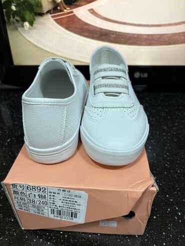 Women's Sneakers and athletic shoes: Ölçü: 38, rəng - Ağ, Yeni — 8