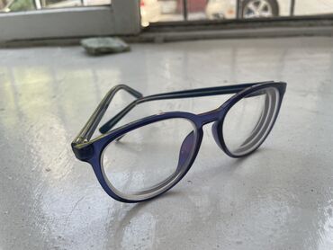 ray ban eynək: Eynek uzaq görme üçündü.Az istifade olunub.Aprava ve şüşe baha